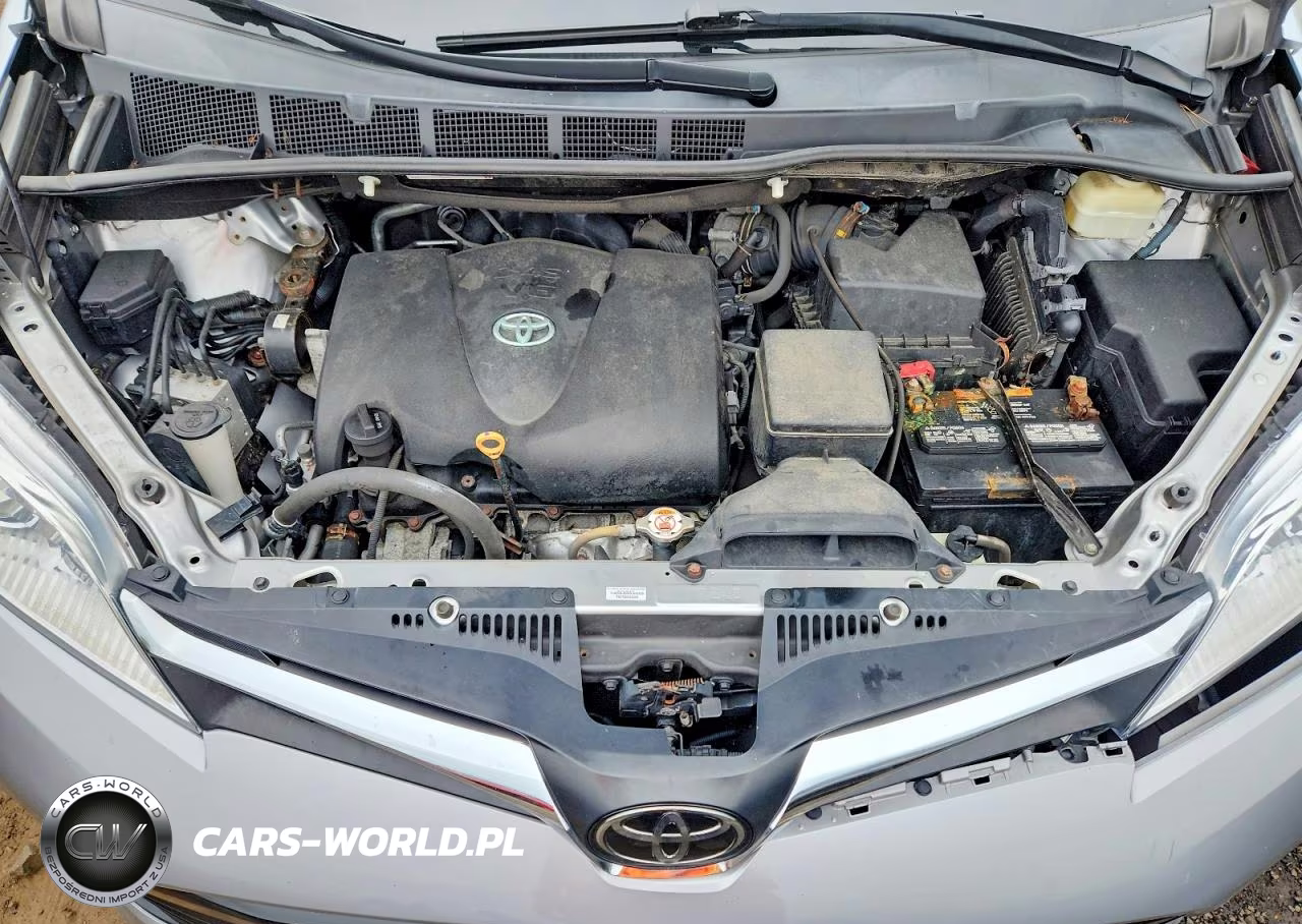 2018 Toyota Sienna Le VIN:5TDJZ3DC4JS195602 - 12