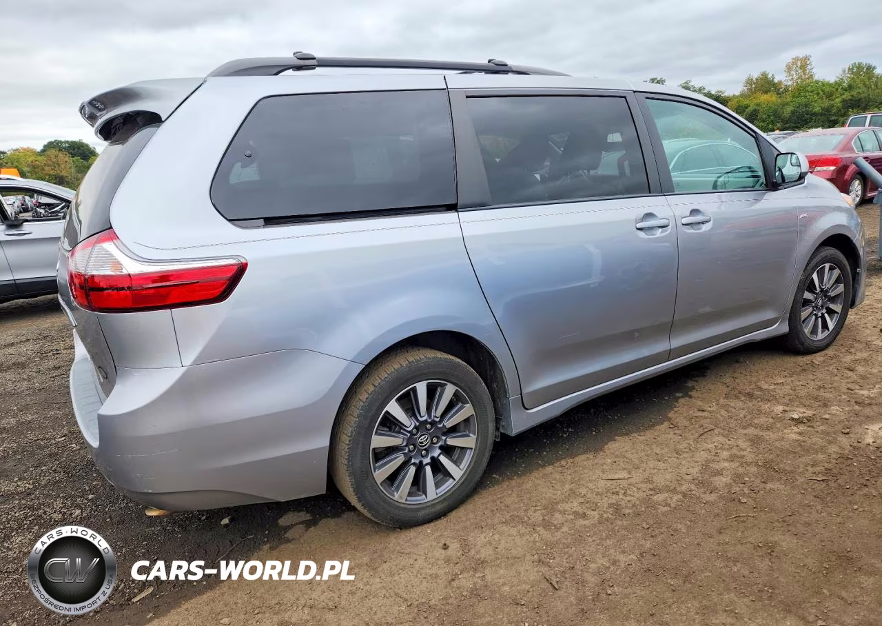2018 Toyota Sienna Le VIN:5TDJZ3DC4JS195602 - 3