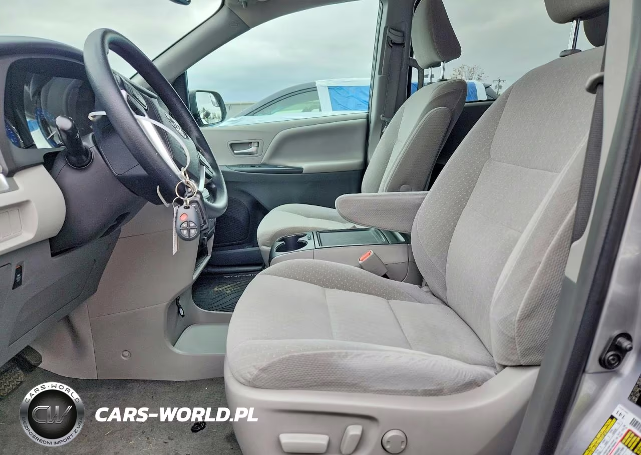 2018 Toyota Sienna Le VIN:5TDJZ3DC4JS195602 - 7