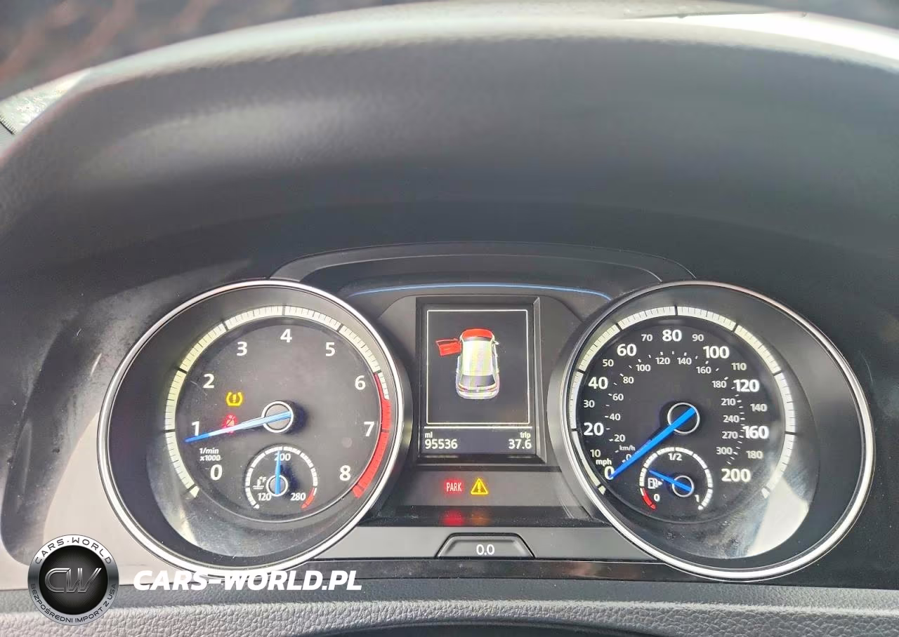2016 Volkswagen Golf R 4-Door VIN:WVWUF7AU5GW093468 - 9