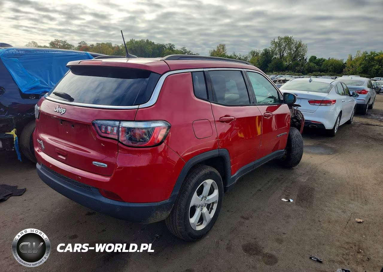 2018 Jeep Compass Latitude VIN:3C4NJDBB2JT392458 - 3
