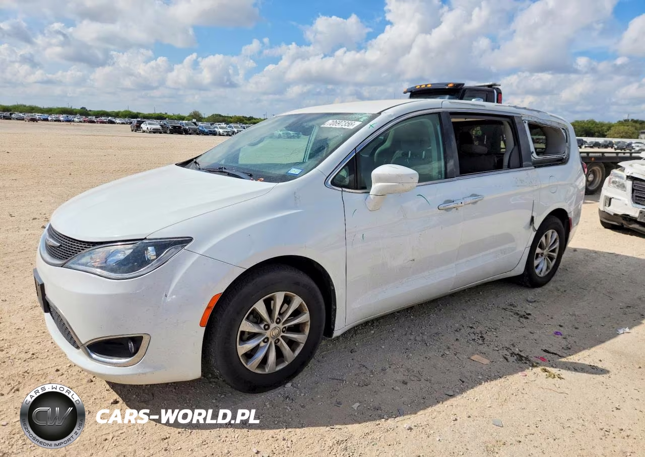 2019 Chrysler Pacifica Touring Plus VIN:2C4RC1FGXKR526623 - 1