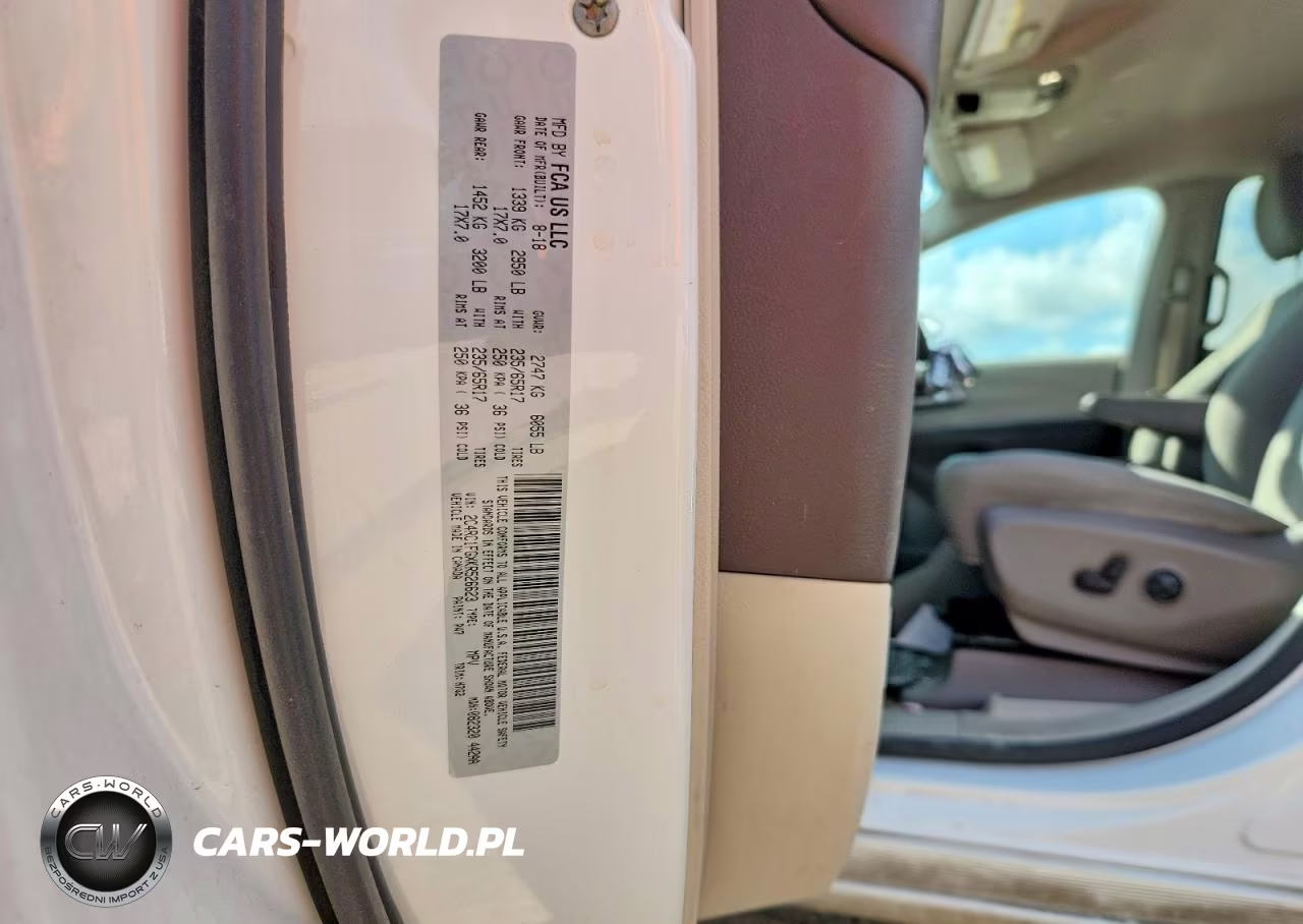 2019 Chrysler Pacifica Touring Plus VIN:2C4RC1FGXKR526623 - 13