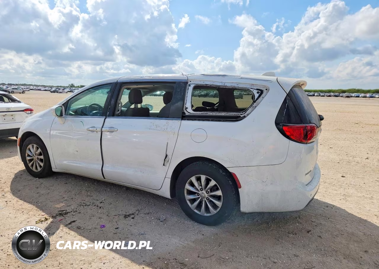 2019 Chrysler Pacifica Touring Plus VIN:2C4RC1FGXKR526623 - 2