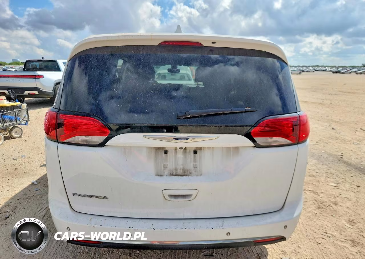 2019 Chrysler Pacifica Touring Plus VIN:2C4RC1FGXKR526623 - 6