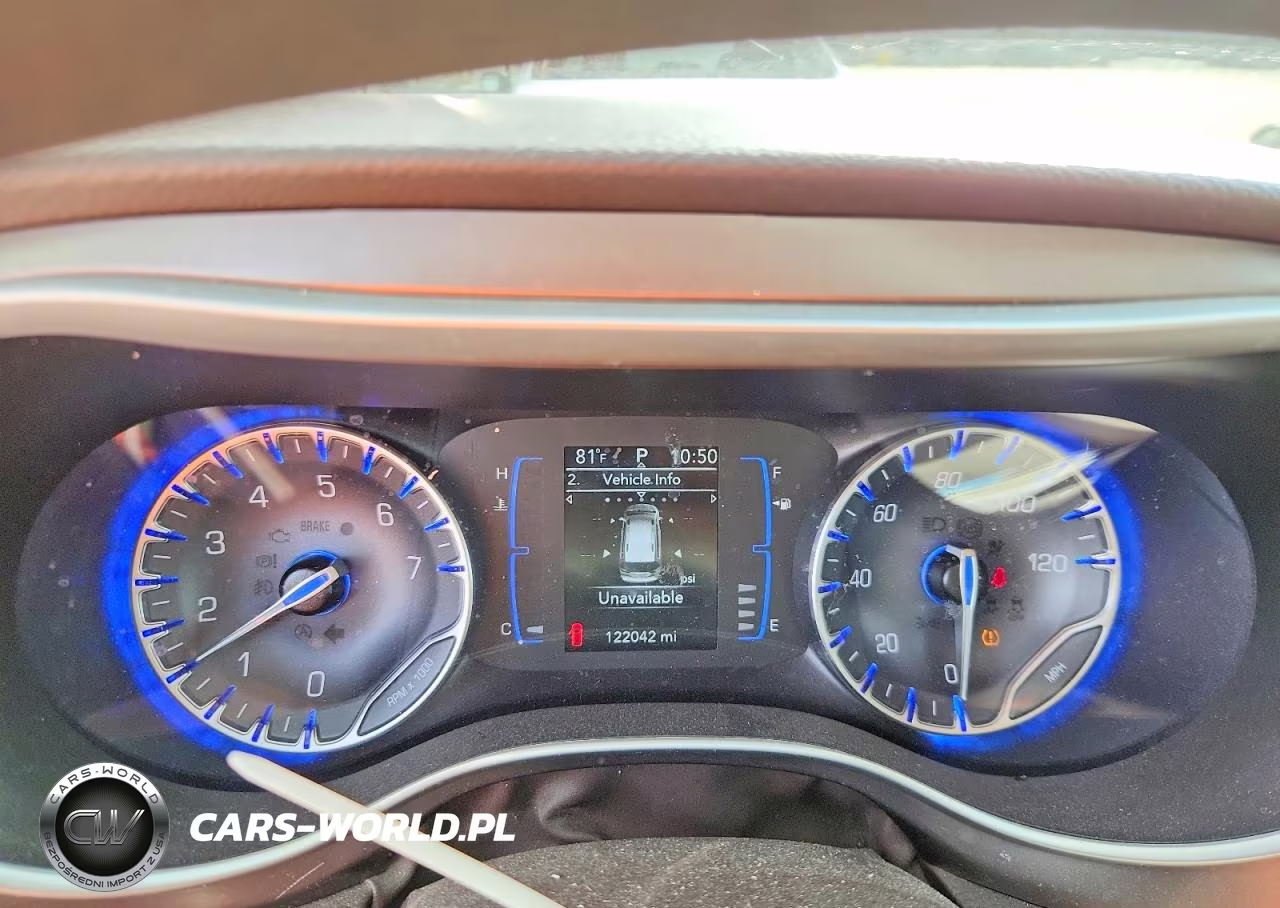 2019 Chrysler Pacifica Touring Plus VIN:2C4RC1FGXKR526623 - 9