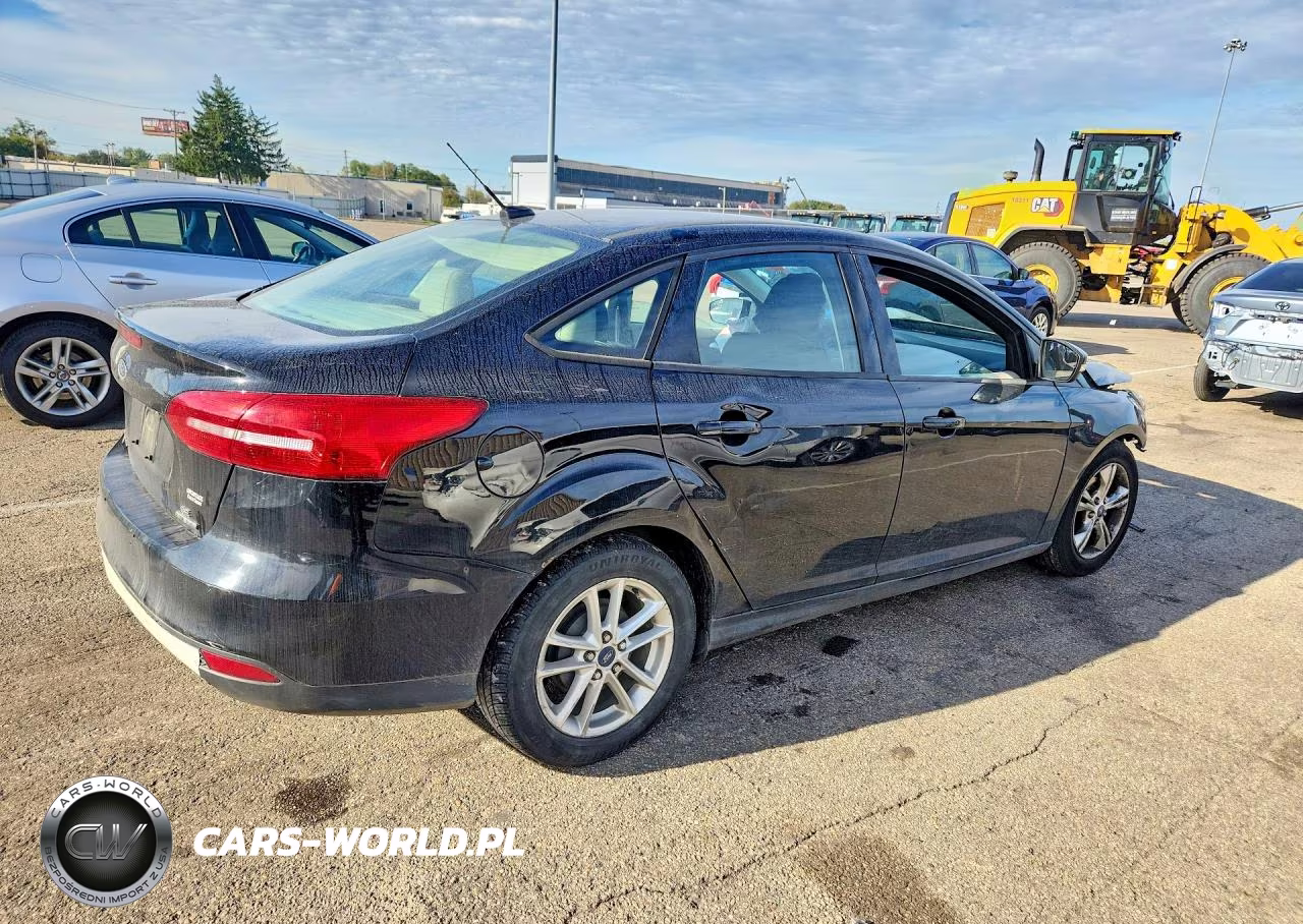 2016 Ford Focus Se VIN:1FADP3F25GL245818 - 3