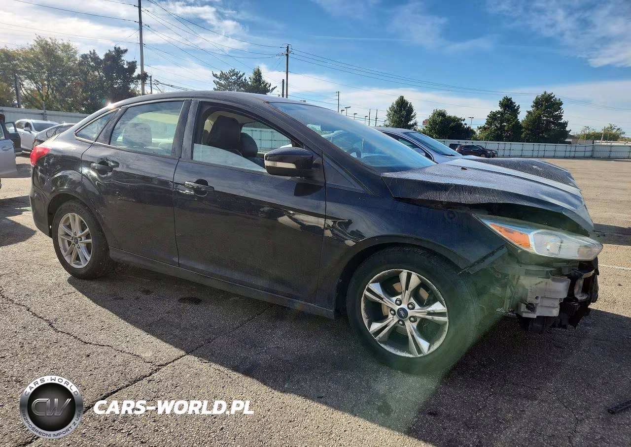 2016 Ford Focus Se VIN:1FADP3F25GL245818 - 4