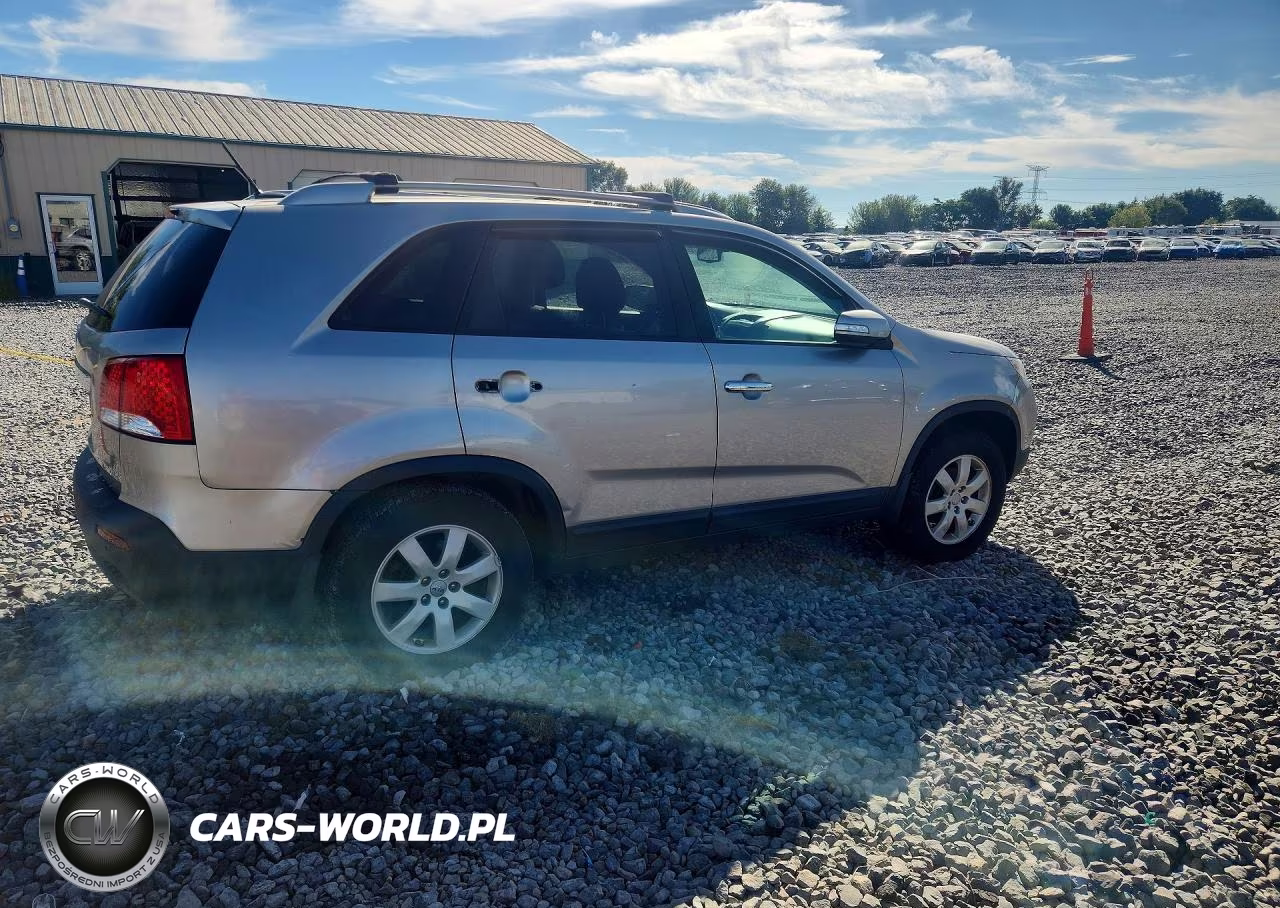 2013 Kia Sorento Lx VIN:5XYKT4A63DG421351 - 3