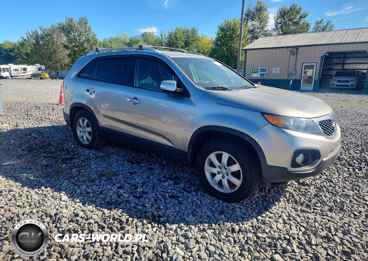 2013 Kia Sorento Lx VIN:5XYKT4A63DG421351 - 4