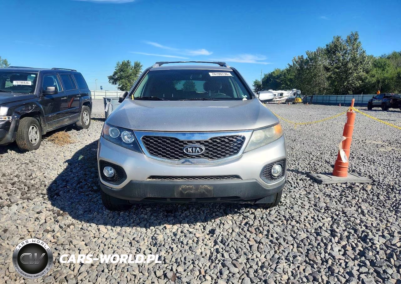 2013 Kia Sorento Lx VIN:5XYKT4A63DG421351 - 5