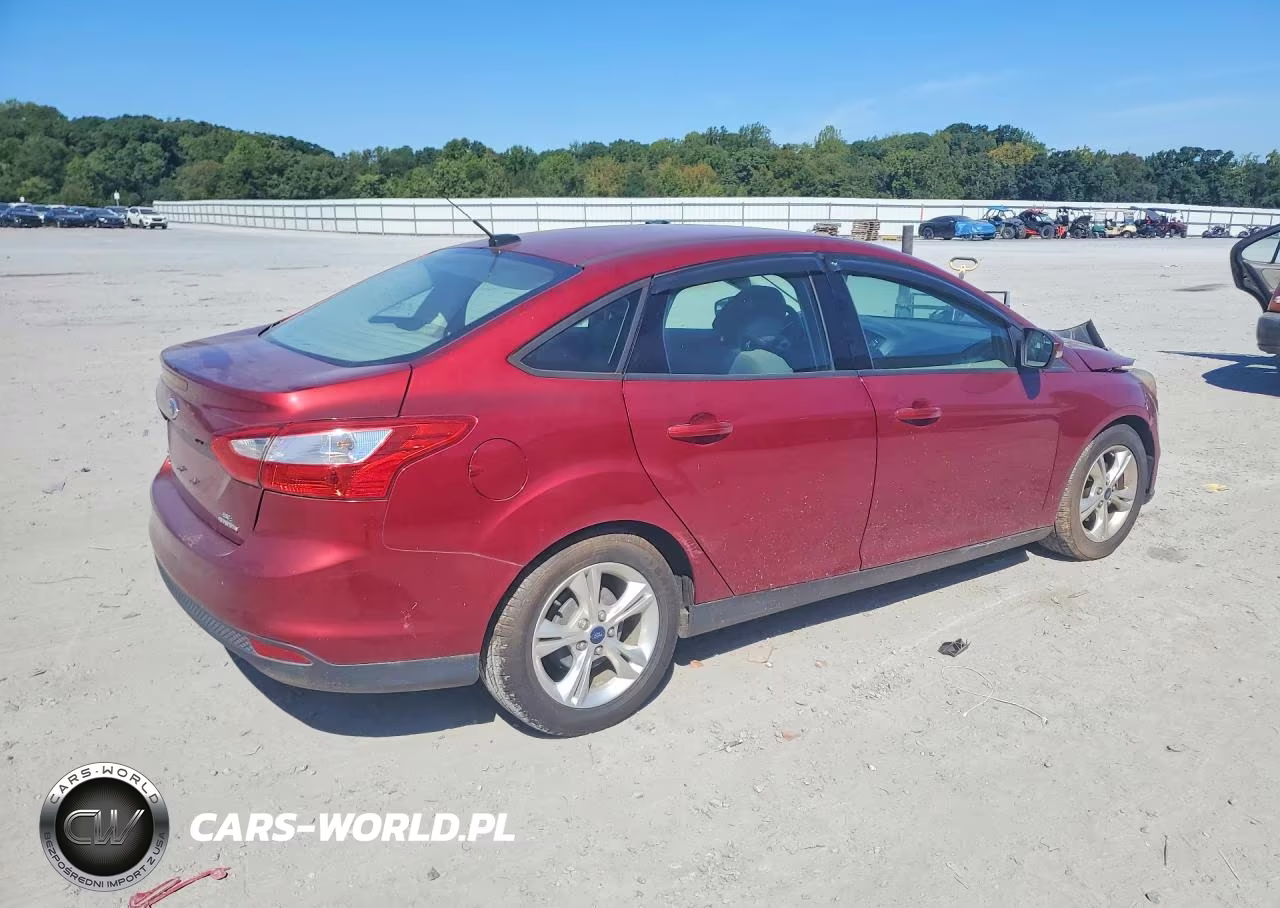 2014 Ford Focus Se VIN:1FADP3F26EL233805 - 3