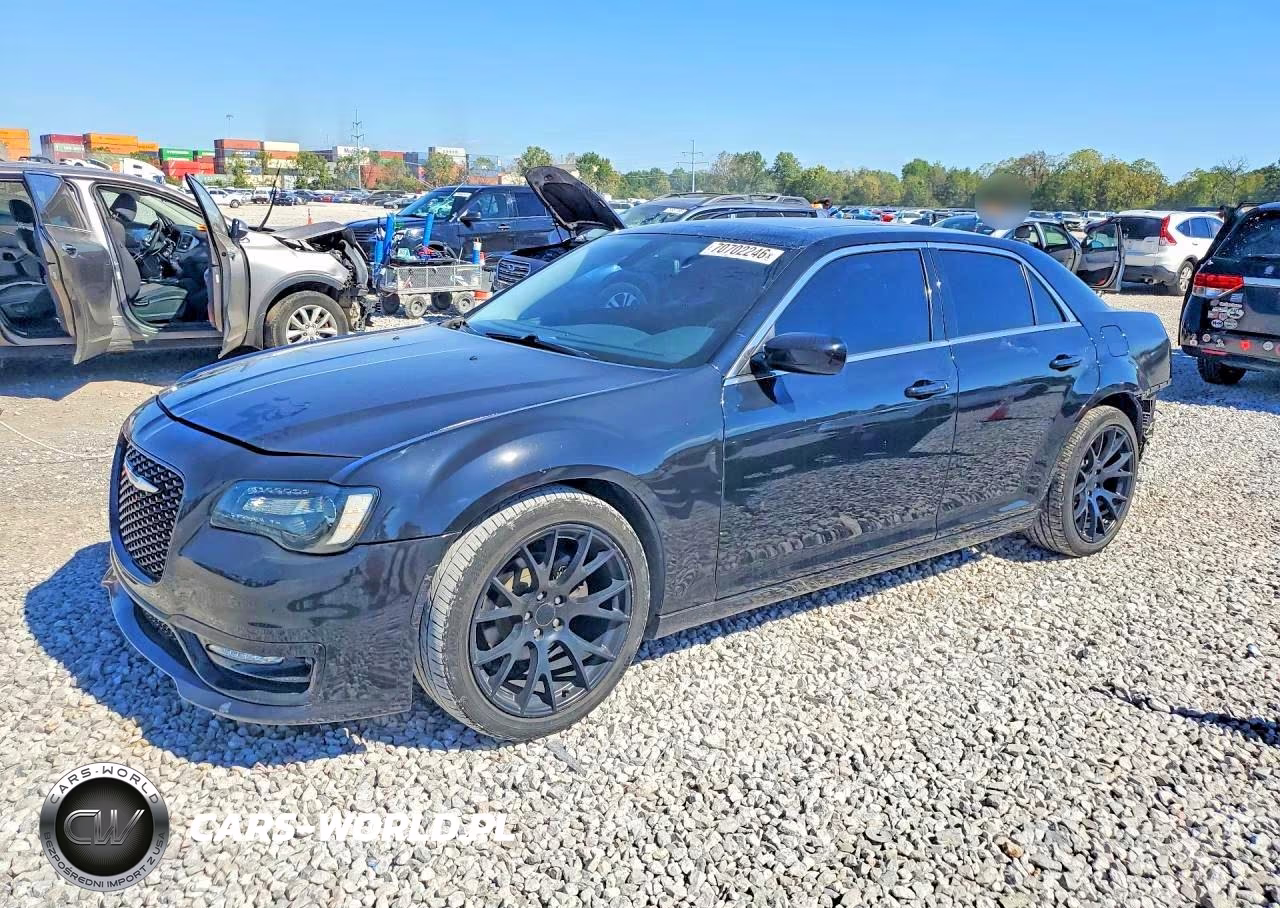 2018 Chrysler 300 Touring VIN:2C3CCAAG7JH190712 - 1