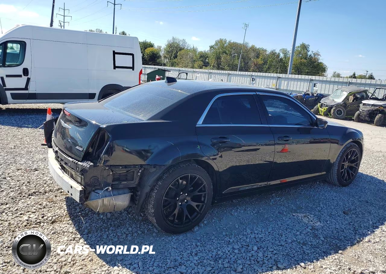 2018 Chrysler 300 Touring VIN:2C3CCAAG7JH190712 - 3