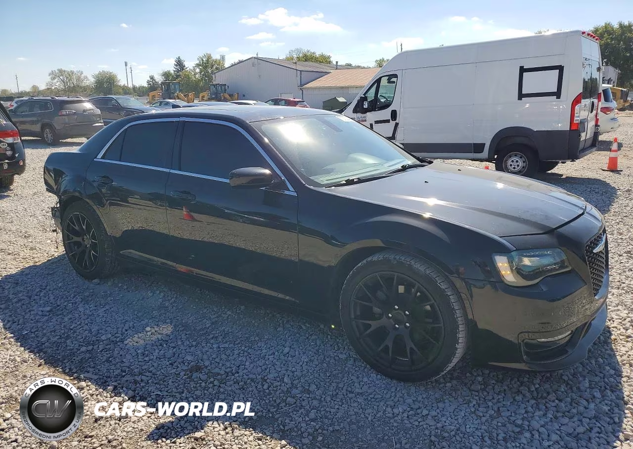 2018 Chrysler 300 Touring VIN:2C3CCAAG7JH190712 - 4