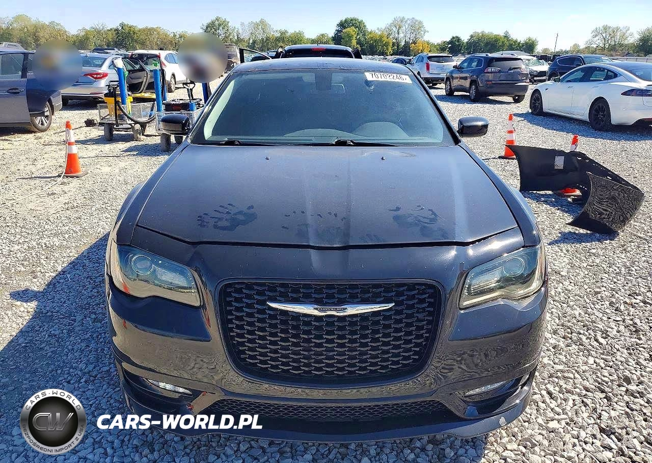 2018 Chrysler 300 Touring VIN:2C3CCAAG7JH190712 - 5