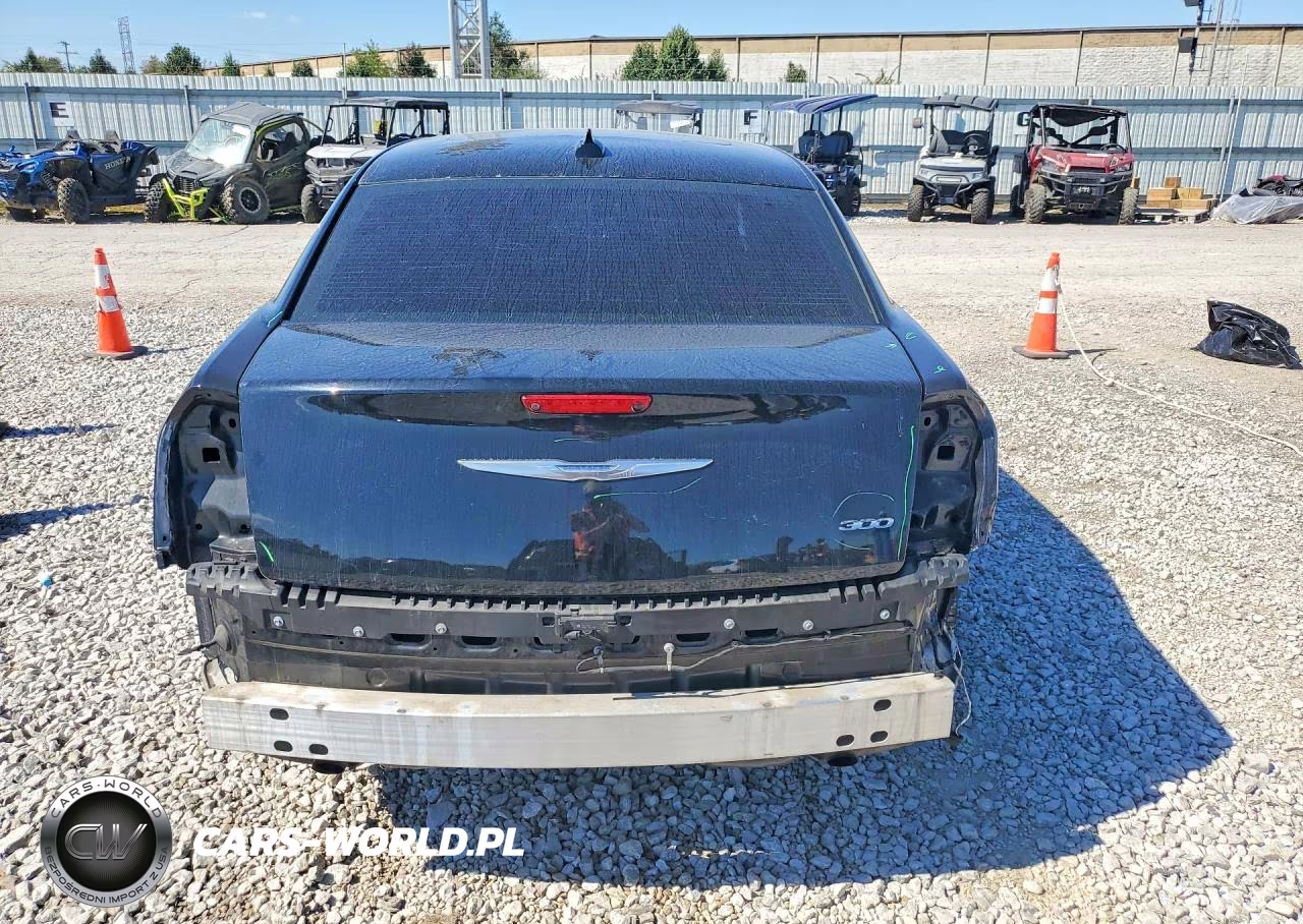 2018 Chrysler 300 Touring VIN:2C3CCAAG7JH190712 - 6