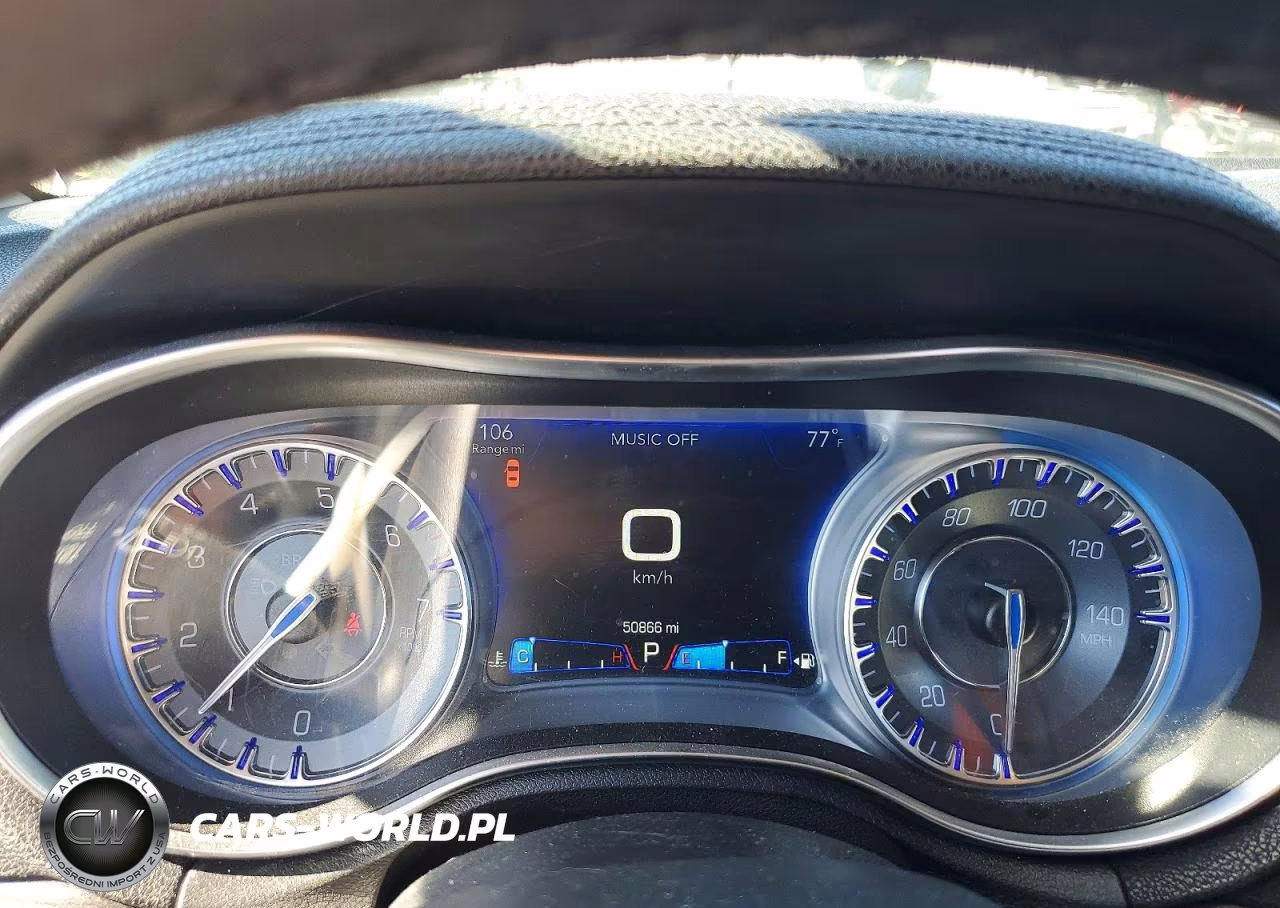 2018 Chrysler 300 Touring VIN:2C3CCAAG7JH190712 - 9