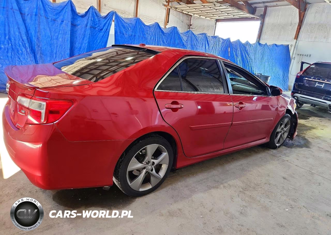2014 Toyota Camry Se Sport VIN:4T1BF1FK3EU840405 - 3