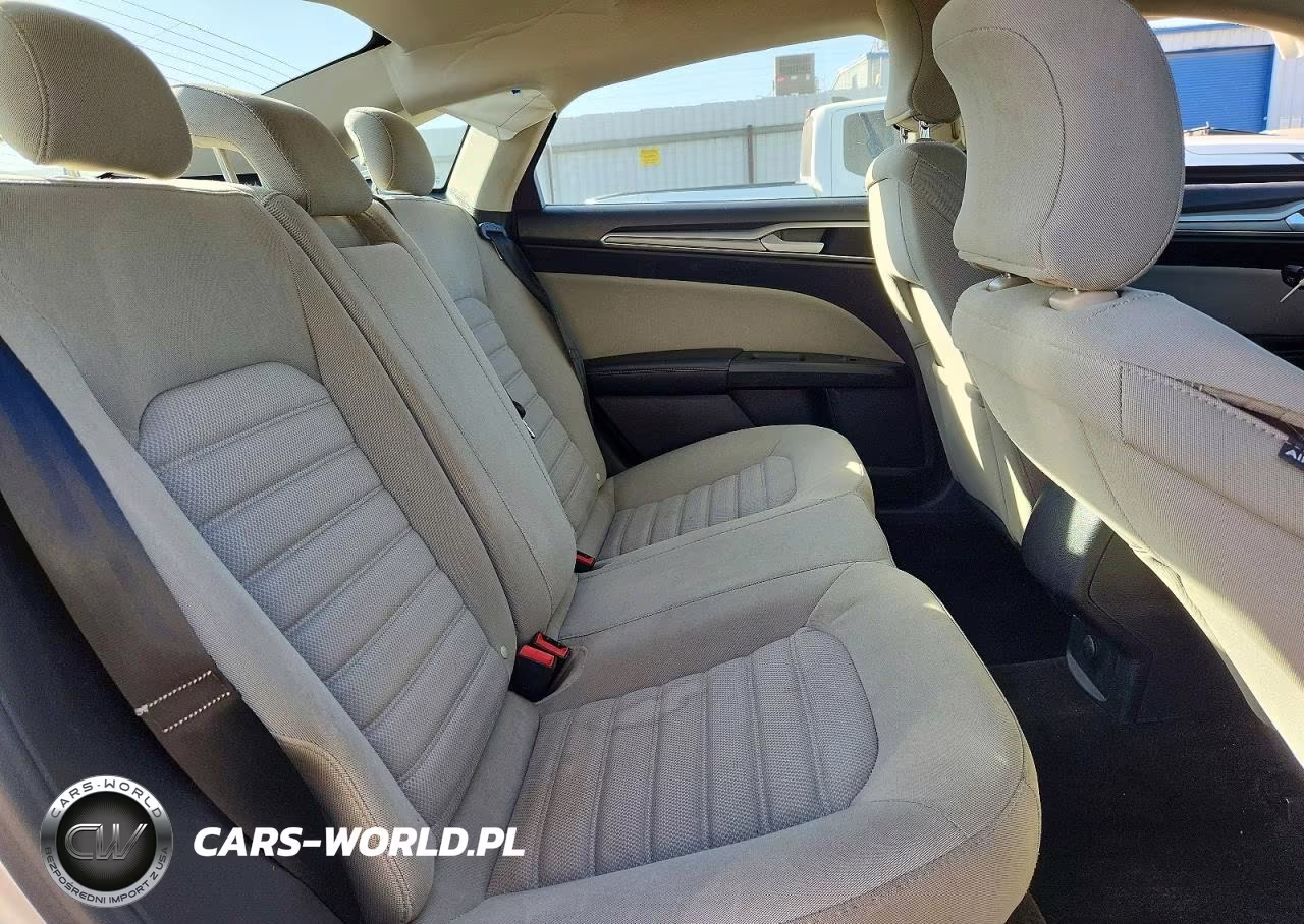 2018 Ford Fusion S Hybrid VIN:3FA6P0UUXJR227125 - 10