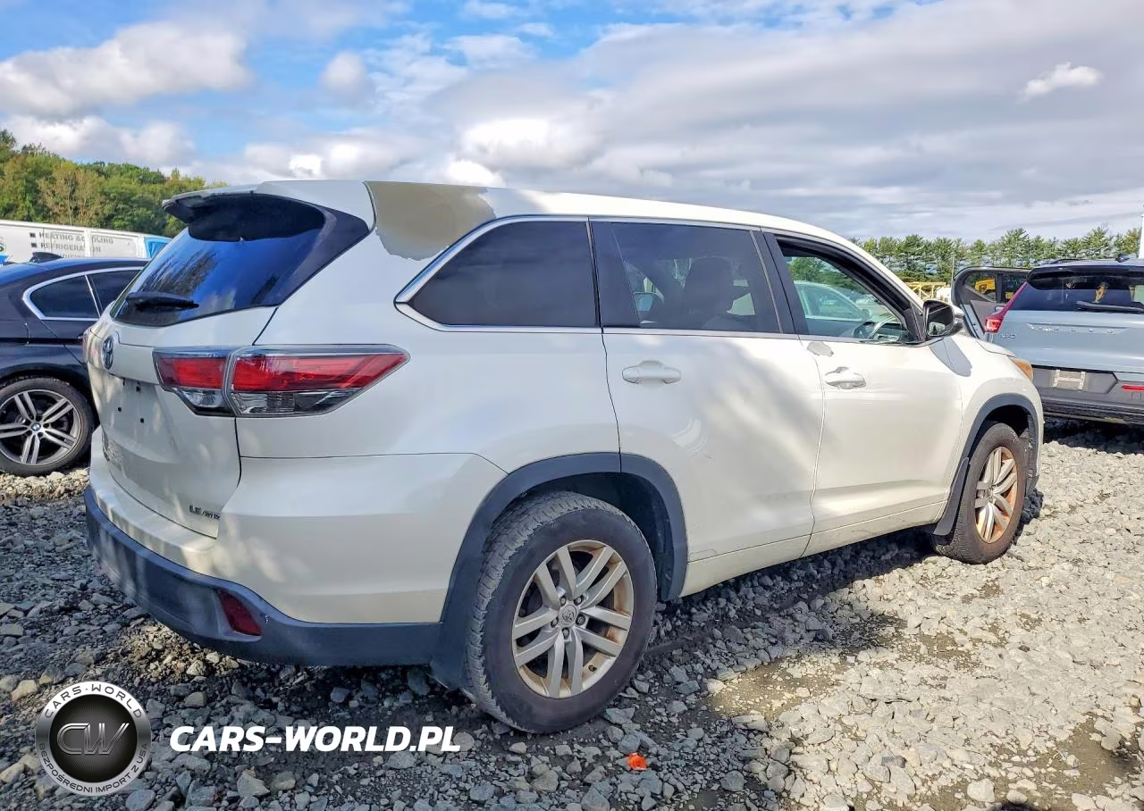 2015 Toyota Highlander Le VIN:5TDBKRFH8FS109445 - 3