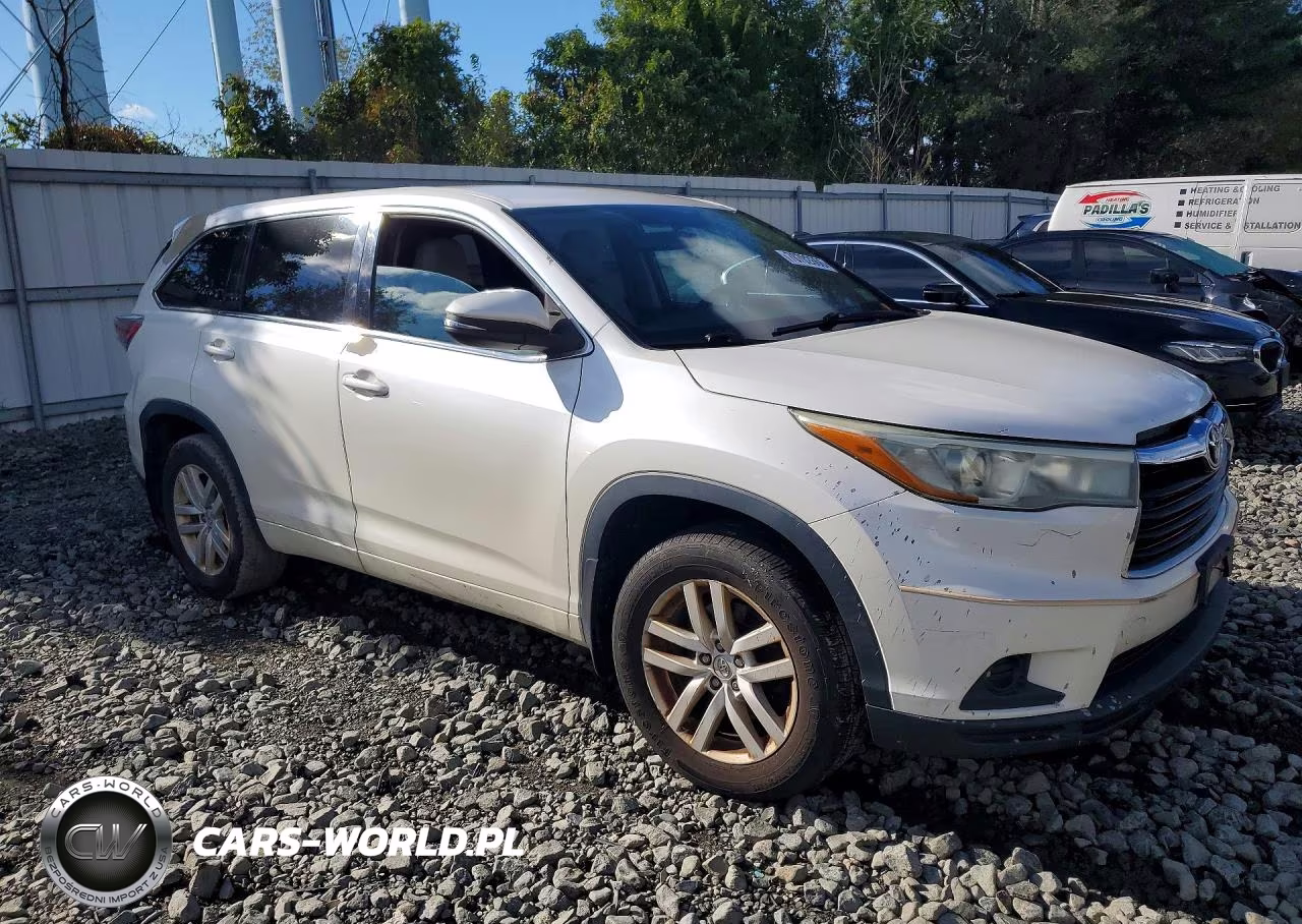 2015 Toyota Highlander Le VIN:5TDBKRFH8FS109445 - 4