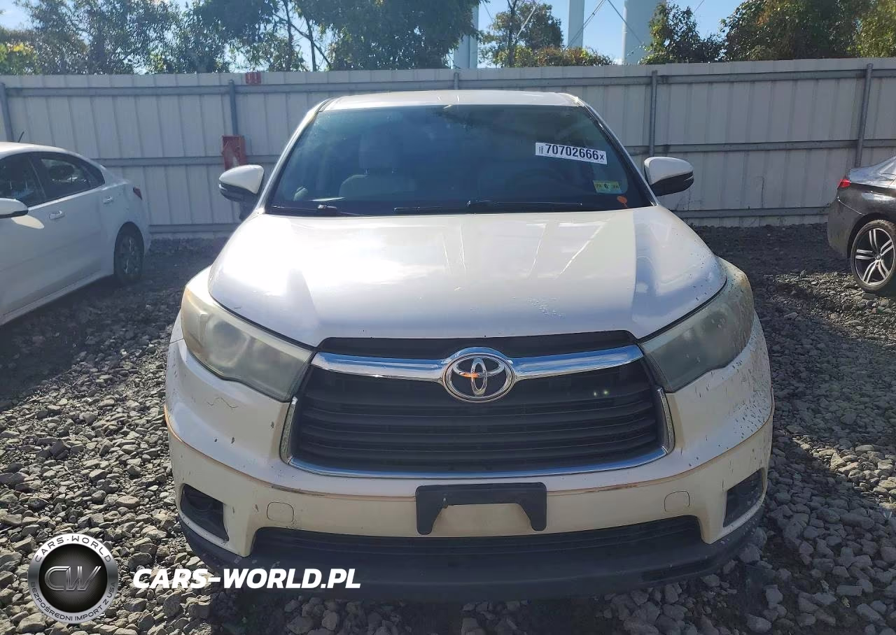 2015 Toyota Highlander Le VIN:5TDBKRFH8FS109445 - 5