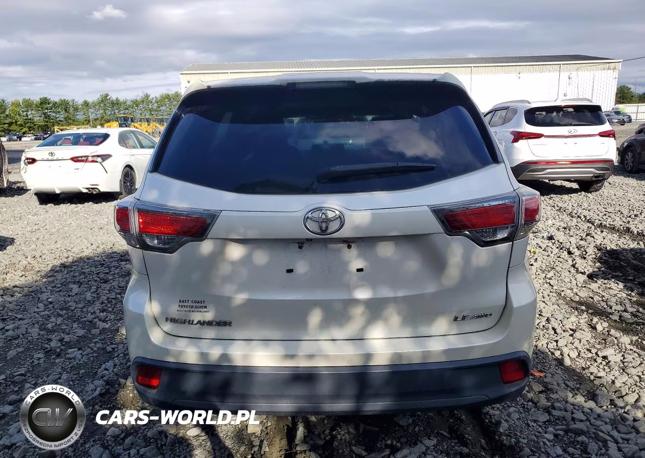 2015 Toyota Highlander Le VIN:5TDBKRFH8FS109445 - 6
