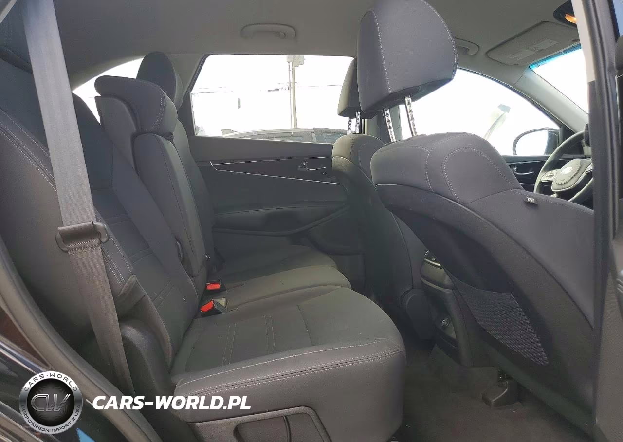 2019 Kia Sorento L VIN:5XYPG4A37KG584811 - 11
