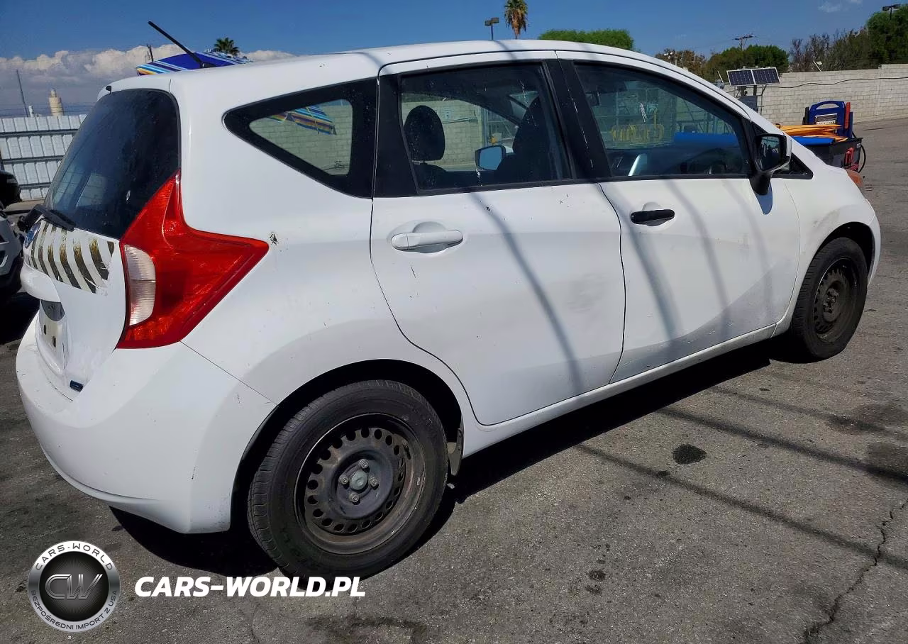 2015 Nissan Versa Note S Plus VIN:3N1CE2CPXFL418485 - 3