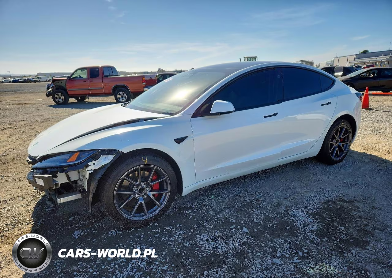 2025 Tesla Model 3 – zdjęcie 1 z 12