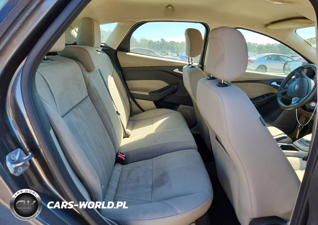 2018 Ford Focus Se VIN:1FADP3K29JL329539 - 10