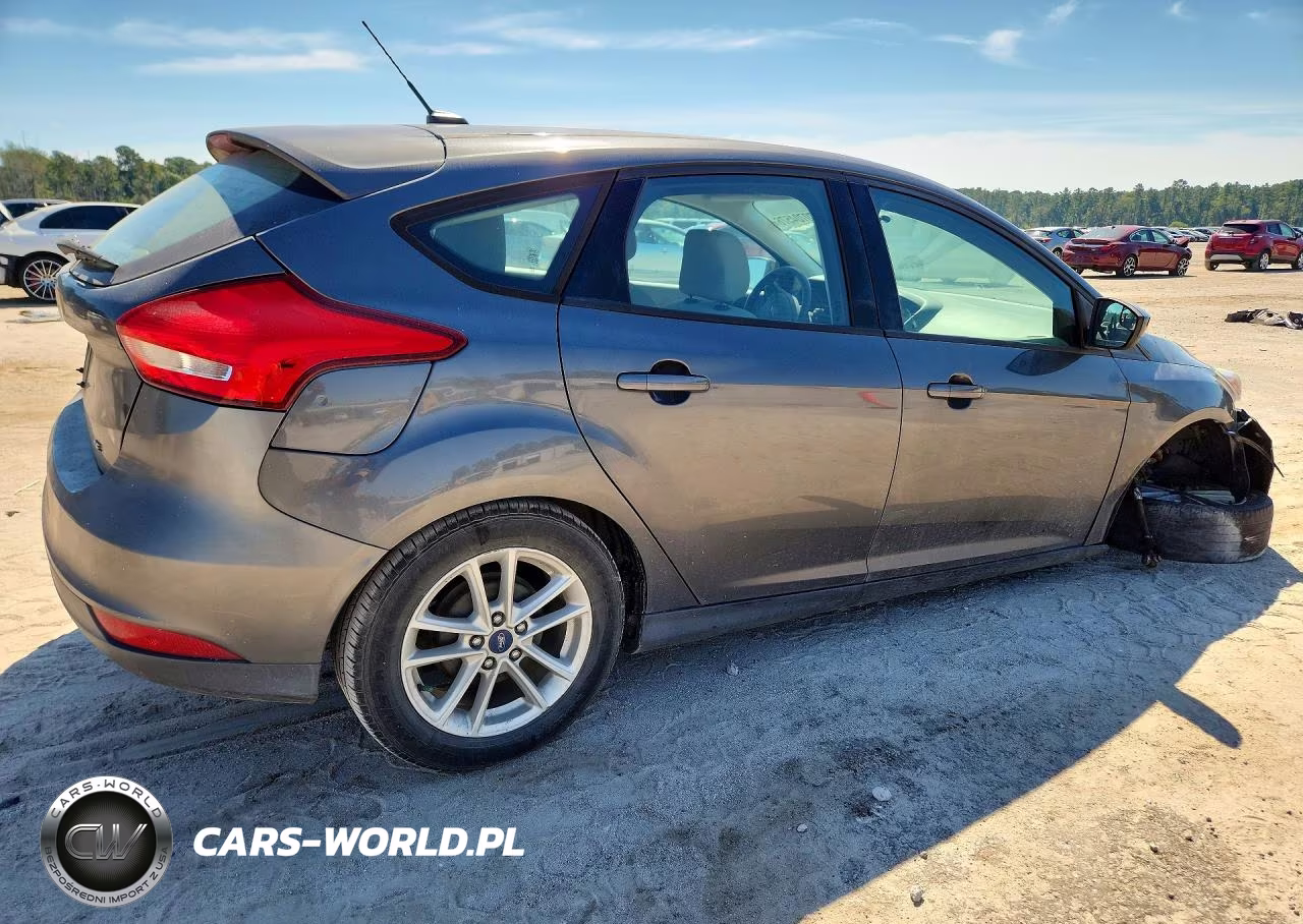 2018 Ford Focus Se VIN:1FADP3K29JL329539 - 3