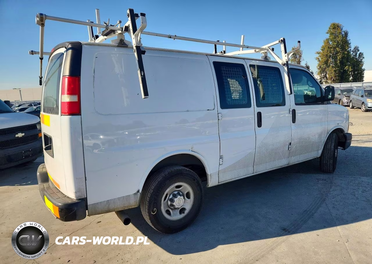 2015 Chevrolet Express G2500 VIN:1GCWGFCF3F1244933 - 3