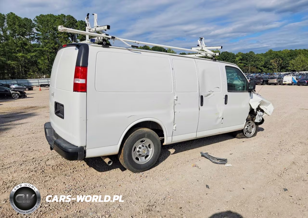 2024 Chevrolet Express G2500 VIN:1GCWGAF75R1164903 - 3