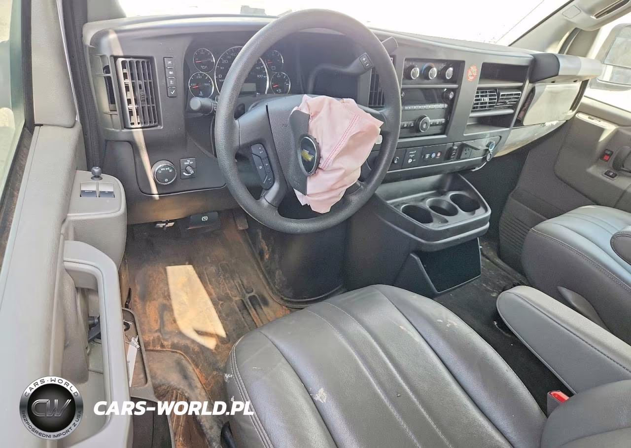 2024 Chevrolet Express G2500 VIN:1GCWGAF75R1164903 - 8