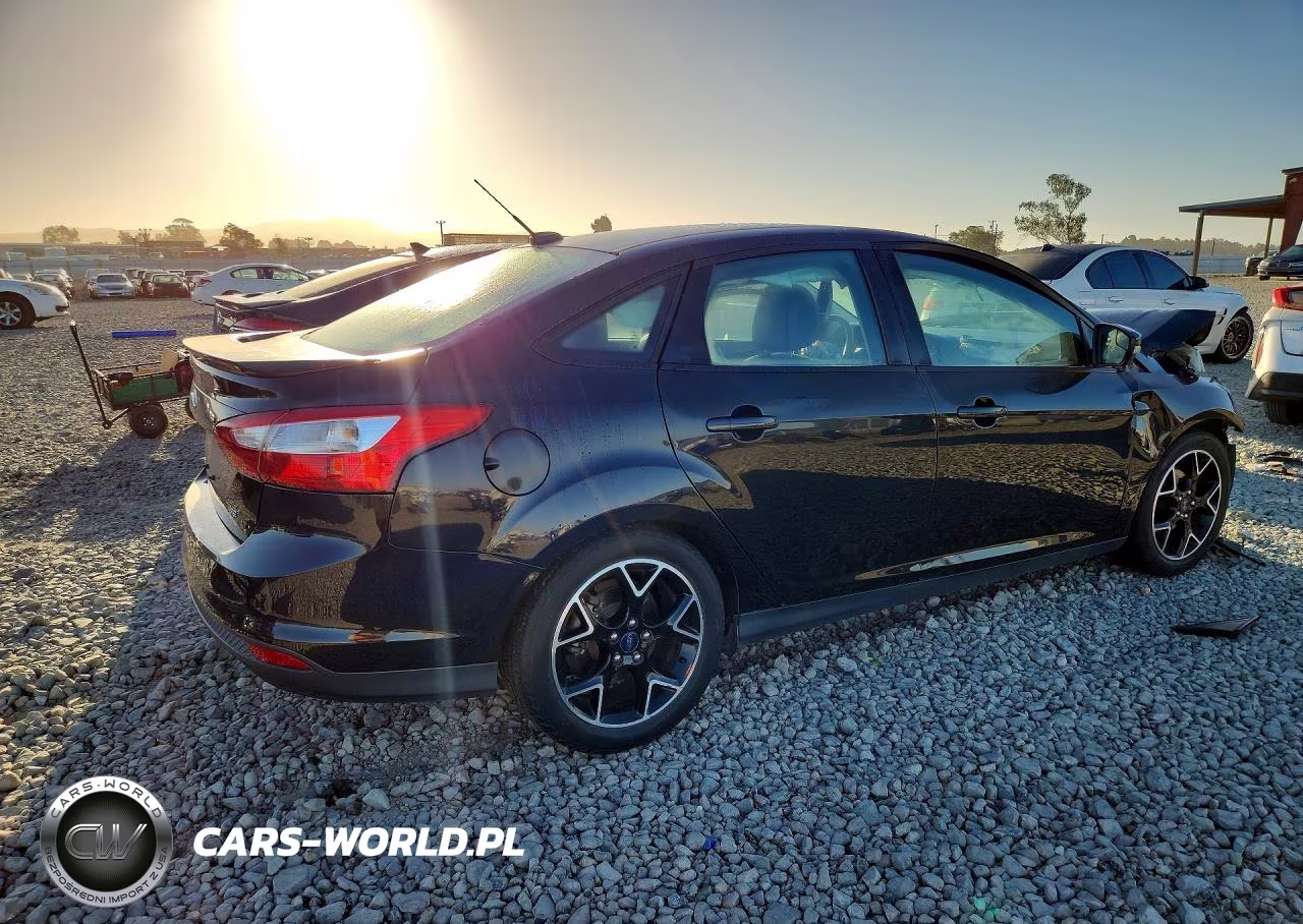 2014 Ford Focus Se VIN:1FADP3F24EL211110 - 3