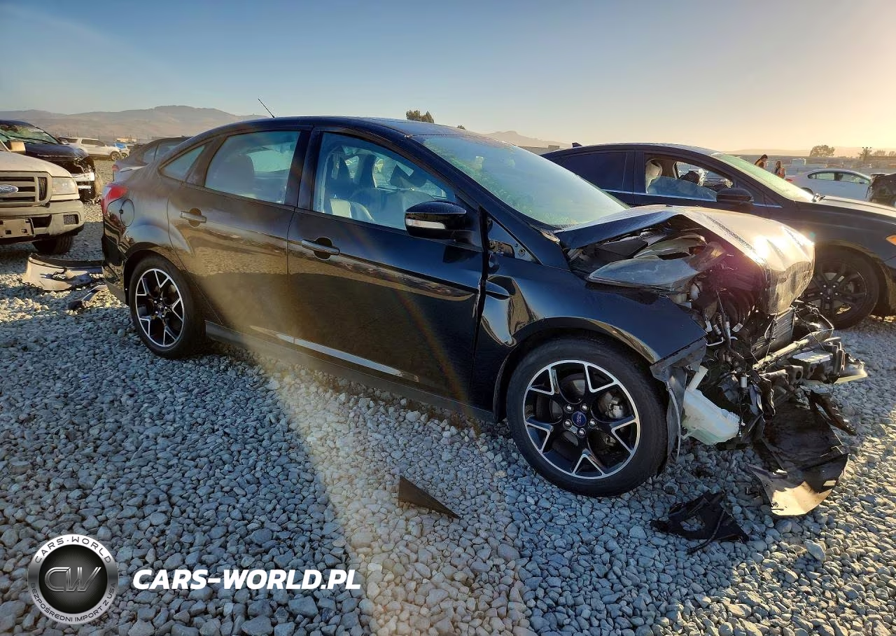 2014 Ford Focus Se VIN:1FADP3F24EL211110 - 4