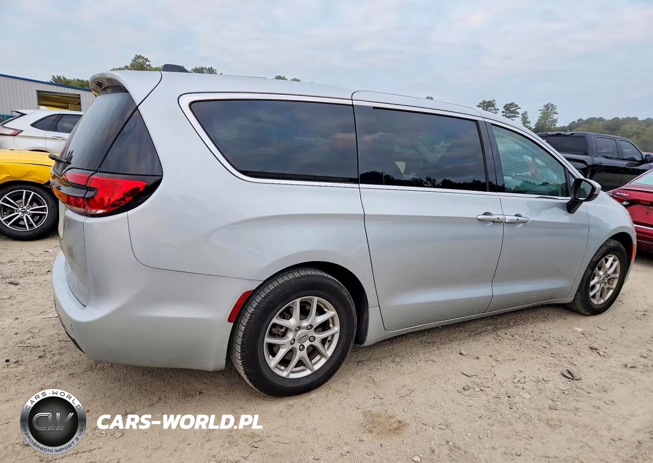 2023 Chrysler Pacifica Touring L VIN:2C4RC1BG5PR517101 - 3