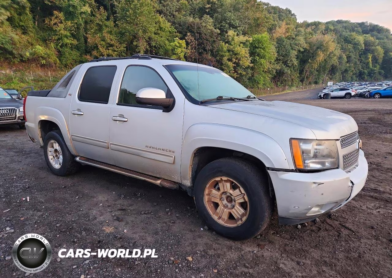 2011 Chevrolet Avalanche Lt VIN:3GNTKFE3XBG158946 - 4