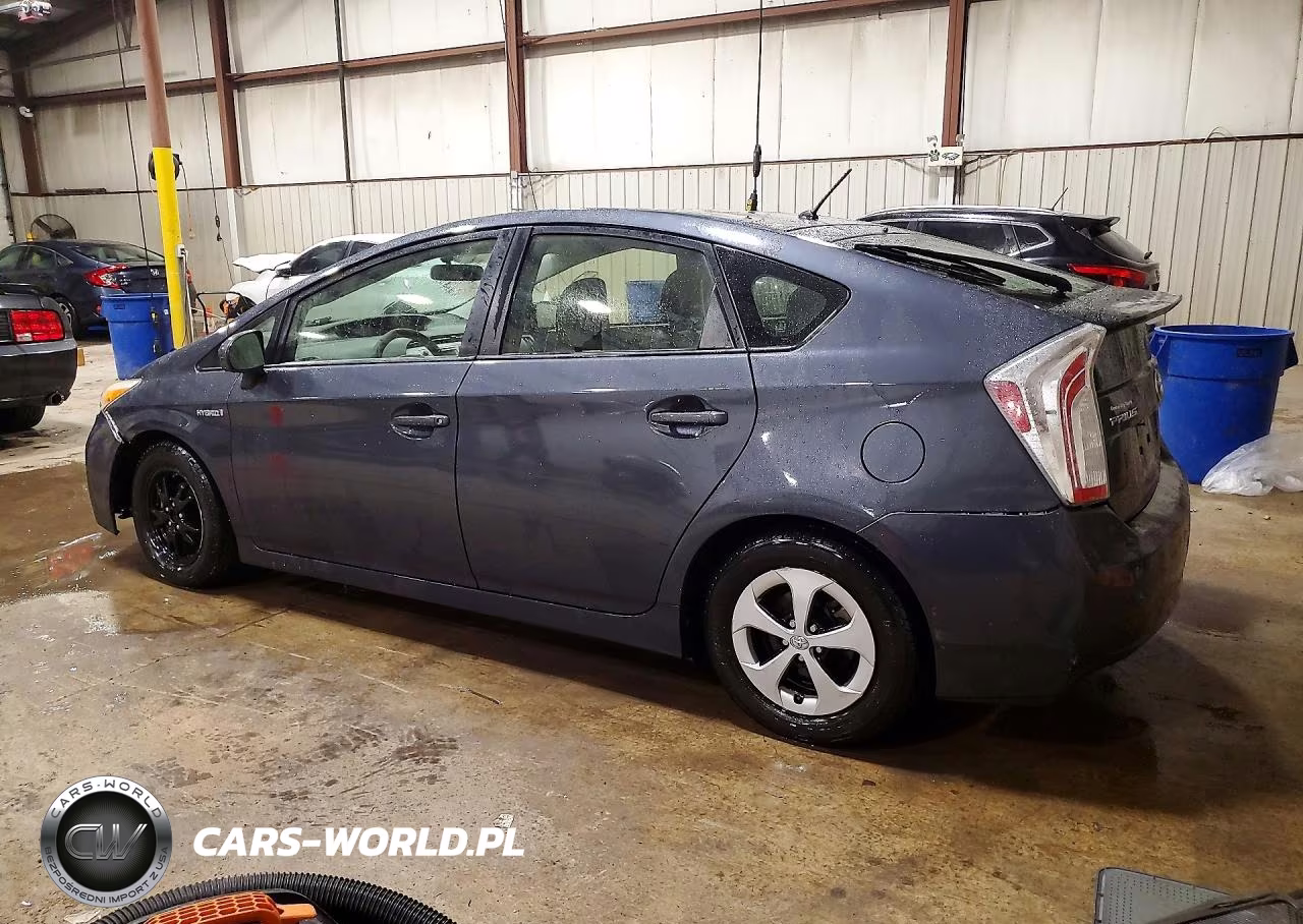 2015 Toyota Prius Two VIN:JTDKN3DU7F0419304 - 2