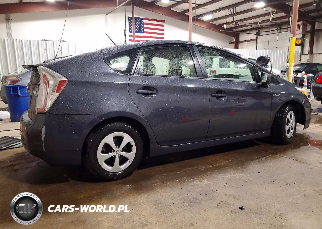 2015 Toyota Prius Two VIN:JTDKN3DU7F0419304 - 3