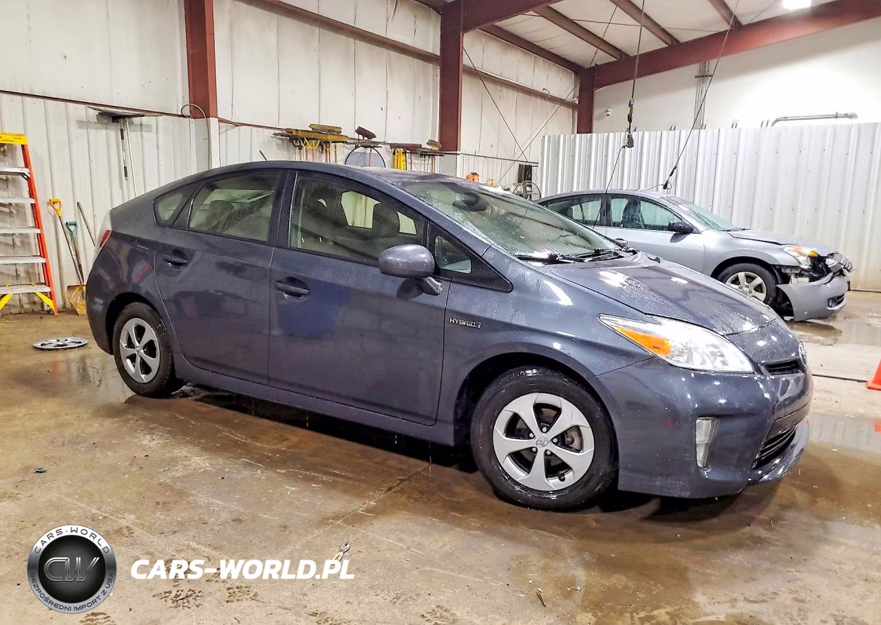 2015 Toyota Prius Two VIN:JTDKN3DU7F0419304 - 4