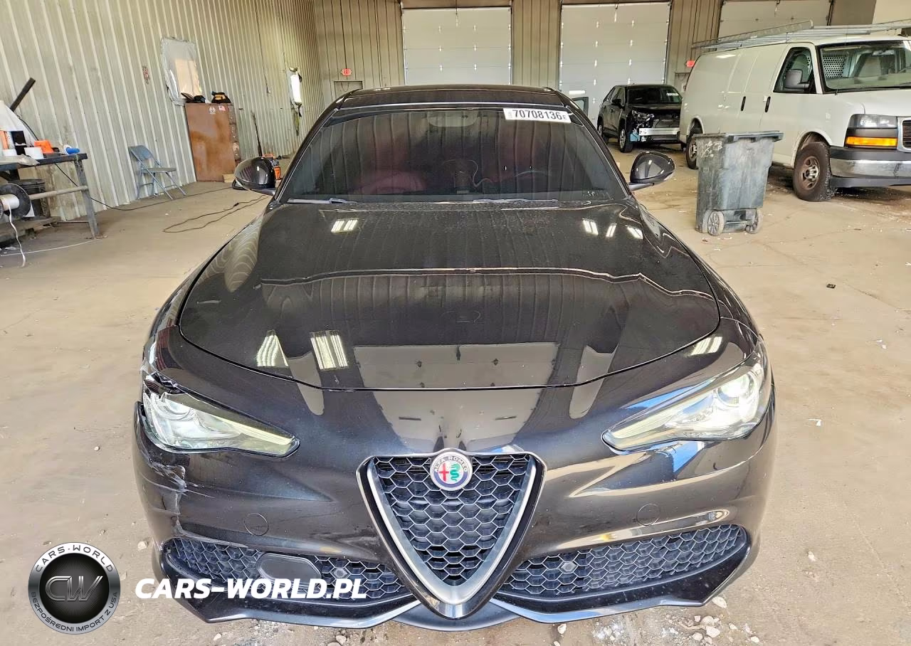 2018 Alfa Romeo Giulia Ti VIN:ZARFAECN0J7580201 - 5
