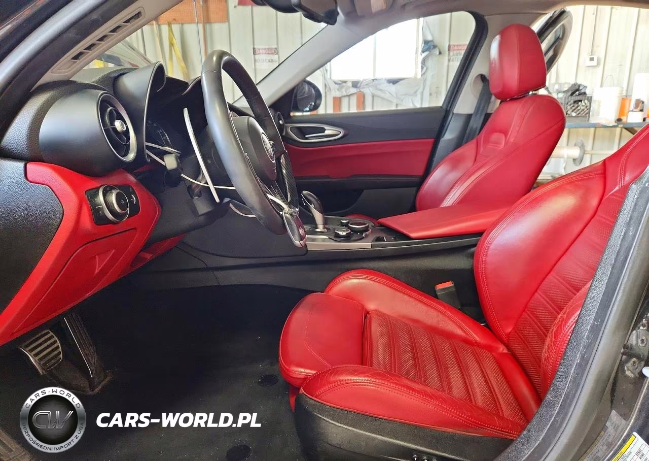 2018 Alfa Romeo Giulia Ti VIN:ZARFAECN0J7580201 - 7