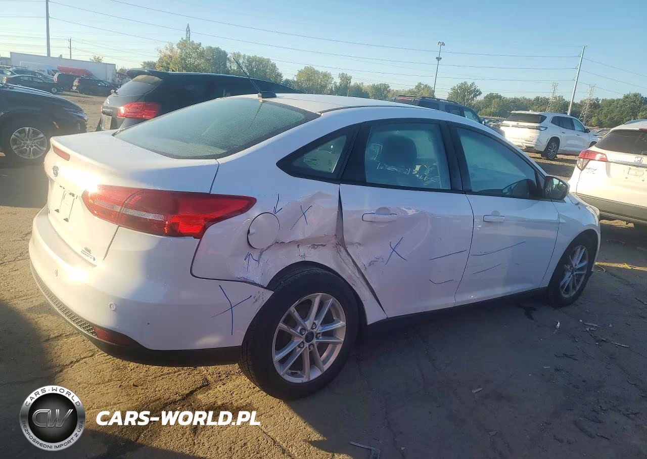 2016 Ford Focus Se VIN:1FADP3F24GL382958 - 3