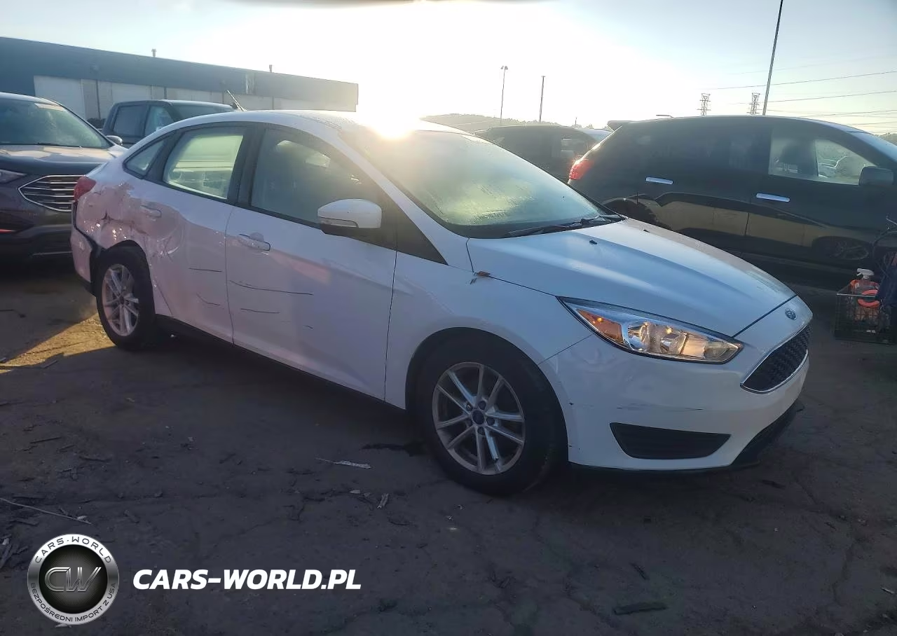 2016 Ford Focus Se VIN:1FADP3F24GL382958 - 4