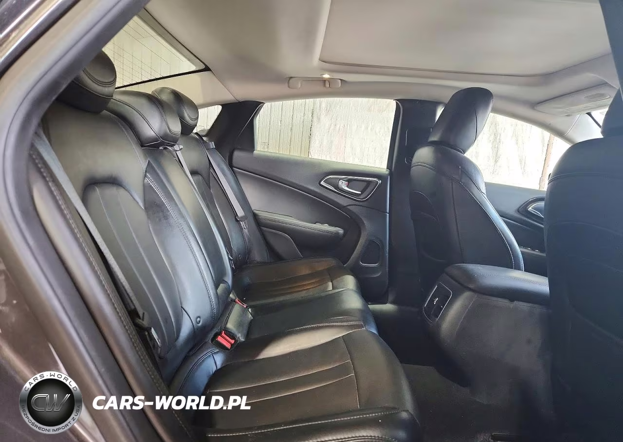 2015 Chrysler 200 C VIN:1C3CCCCB9FN735398 - 10