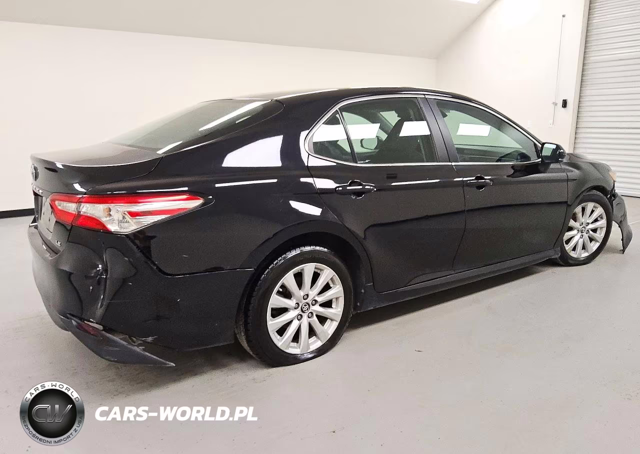 2018 Toyota Camry Le VIN:4T1B11HK7JU107117 - 3