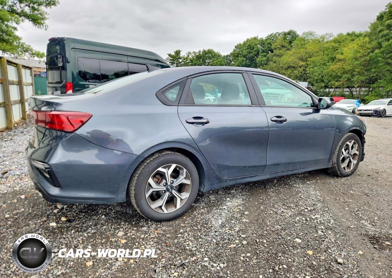 2021 Kia Forte Lxs VIN:3KPF24AD8ME352379 - 3